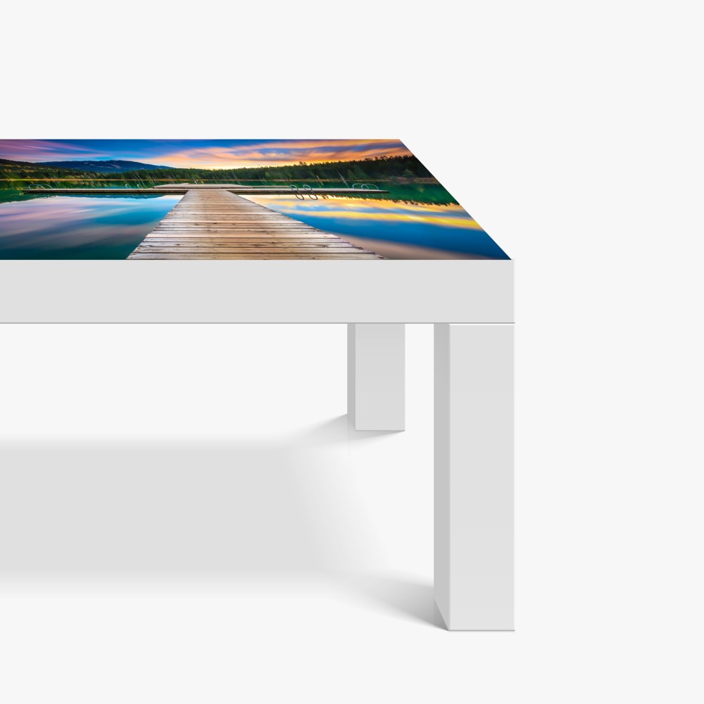 Naklejka na biurko i stół spokojne górskie jezioro o zachodzie słońca – Wallissimo® Naklejka na biurko i stół spokojne górskie jezioro o zachodzie słońca – Wallissimo®