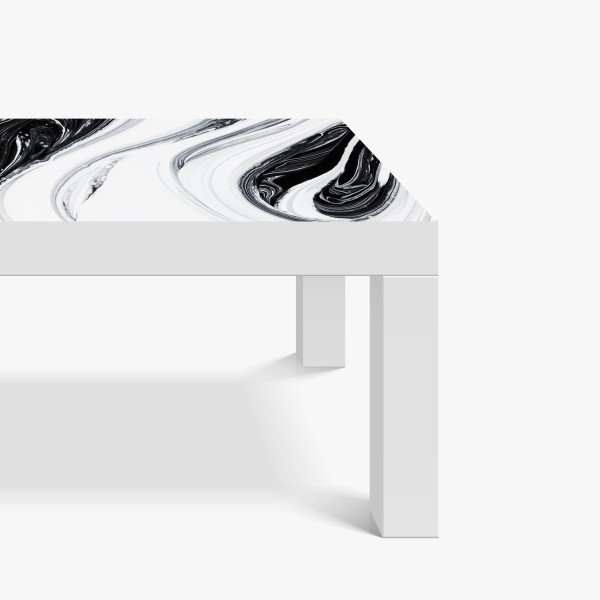 Naklejka na biurko i stół czarno-biała abstrakcja ze złotymi żyłami – Wallissimo®