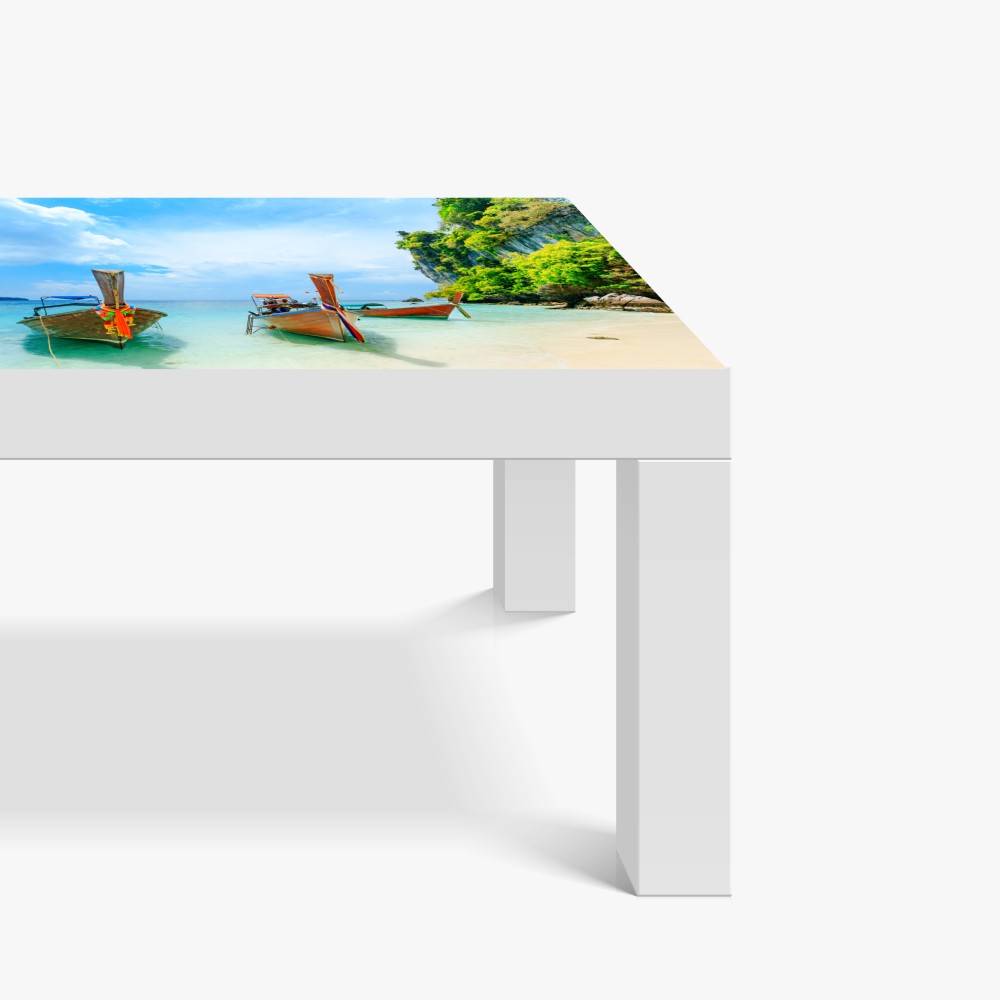 Naklejka na biurko i stół łodzie longtail na turkusowej plaży w Phuket – Wallissimo® Naklejka na biurko i stół łodzie longtail na turkusowej plaży w Phuket – Wallissimo®