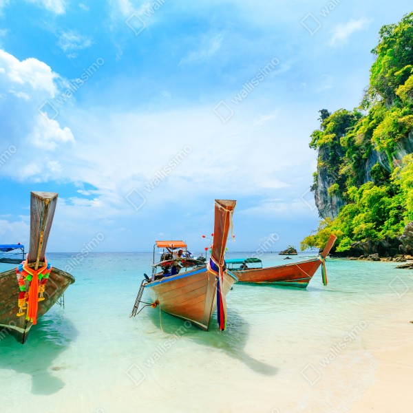 Naklejka na biurko i stół łodzie longtail na turkusowej plaży w Phuket – Wallissimo® Naklejka na biurko i stół łodzie longtail na turkusowej plaży w Phuket – Wallissimo®