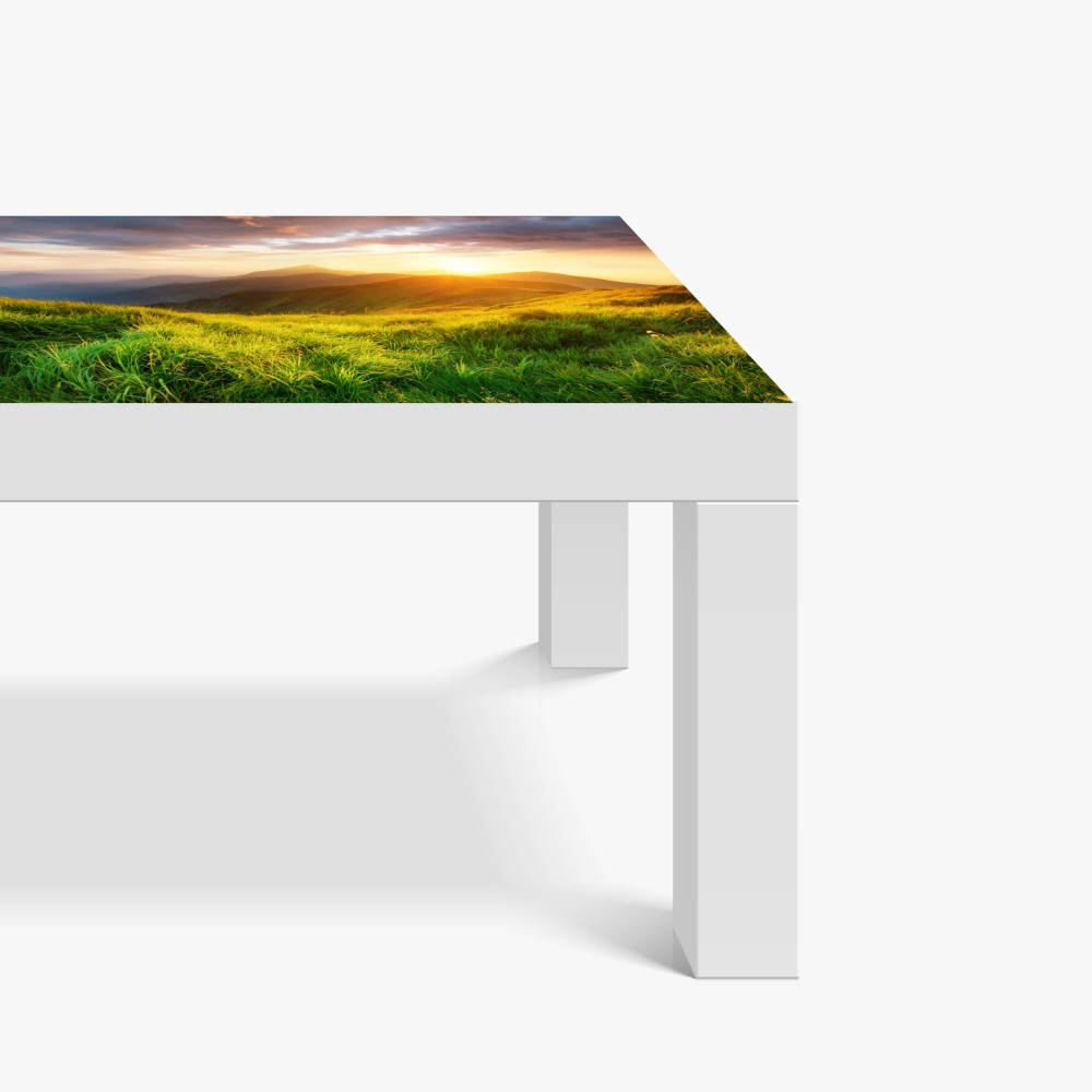 Naklejka na biurko i stół słoneczna górska łąka o wschodzie słońca – Wallissimo® Naklejka na biurko i stół słoneczna górska łąka o wschodzie słońca – Wallissimo®