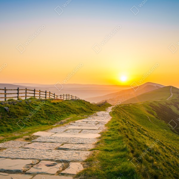 Naklejka na biurko i stół słoneczny grzbiet górski o wschodzie słońca – Wallissimo® Naklejka na biurko i stół słoneczny grzbiet górski o wschodzie słońca – Wallissimo®