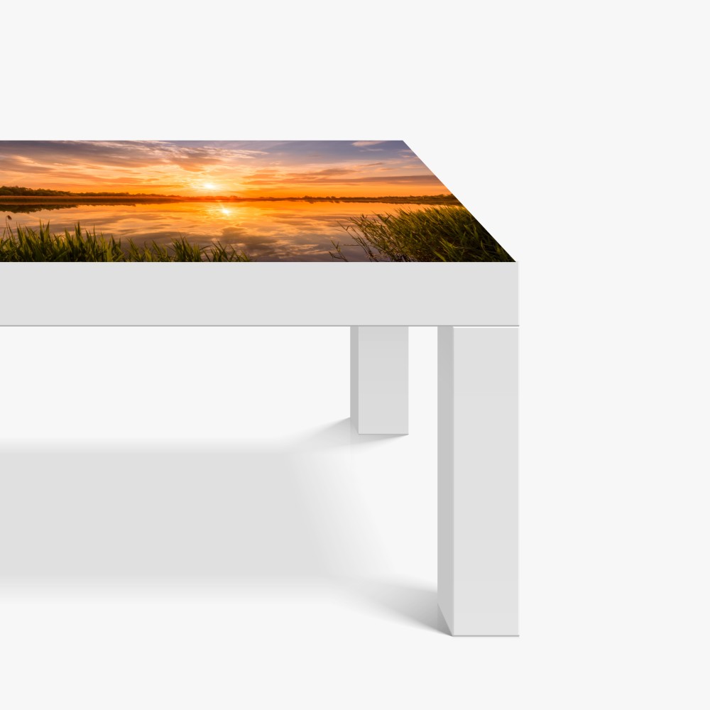 Naklejka na biurko i stół złoty zachód słońca nad spokojnym jeziorem – Wallissimo® Naklejka na biurko i stół złoty zachód słońca nad spokojnym jeziorem – Wallissimo®