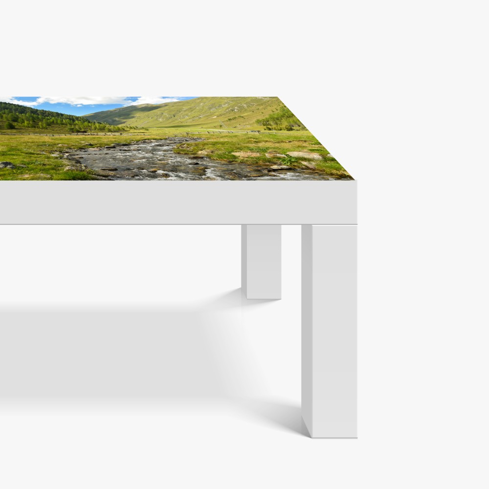 Naklejka na biurko i stół alpejski strumień w słonecznej dolinie – Wallissimo® Naklejka na biurko i stół alpejski strumień w słonecznej dolinie – Wallissimo®