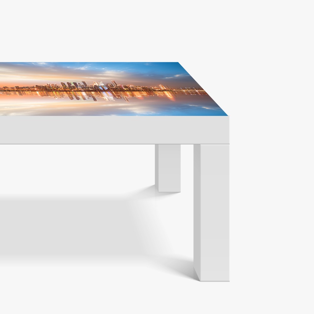 Naklejka na biurko i stół panorama miasta odbita w wodzie o zmierzchu – Wallissimo® Naklejka na biurko i stół panorama miasta odbita w wodzie o zmierzchu – Wallissimo®