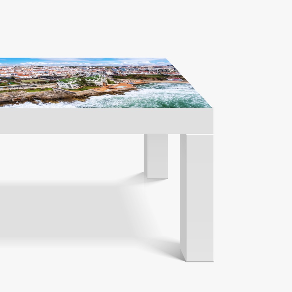 Naklejka na biurko i stół widok z lotu ptaka na nadmorskie miasteczko z falami – Wallissimo® Naklejka na biurko i stół widok z lotu ptaka na nadmorskie miasteczko z falami – Wallissimo®