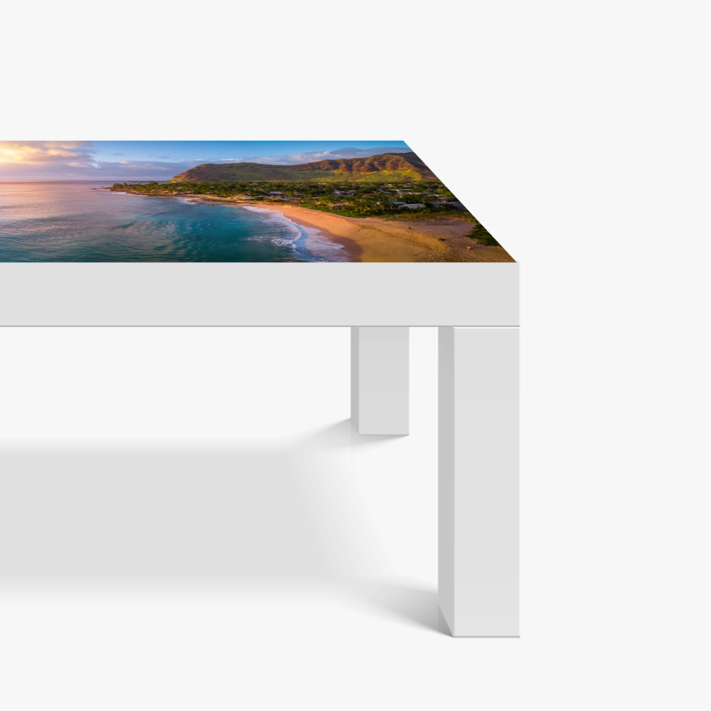 Naklejka na biurko i stół panorama plaży o zachodzie słońca z górami tropikalnymi – Wallissimo® Naklejka na biurko i stół panorama plaży o zachodzie słońca z górami tropikalnymi – Wallissimo®