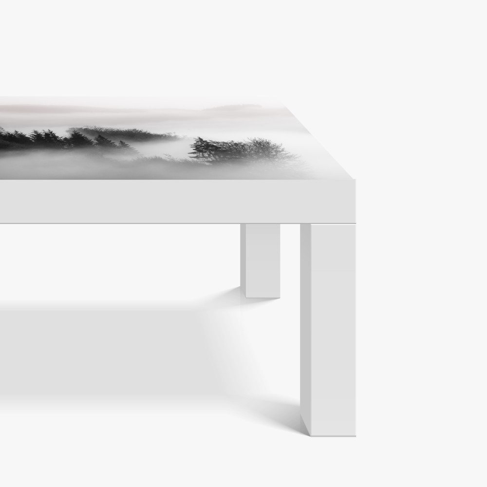 Naklejka na biurko i stół mglisty las w odcieniach szarości – Wallissimo® Naklejka na biurko i stół mglisty las w odcieniach szarości – Wallissimo®