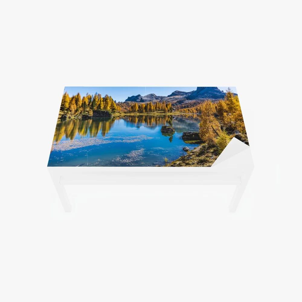 Naklejka na biurko i stół jesienne alpejskie jezioro z odbiciami gór – Wallissimo® Naklejka na biurko i stół jesienne alpejskie jezioro z odbiciami gór – Wallissimo®