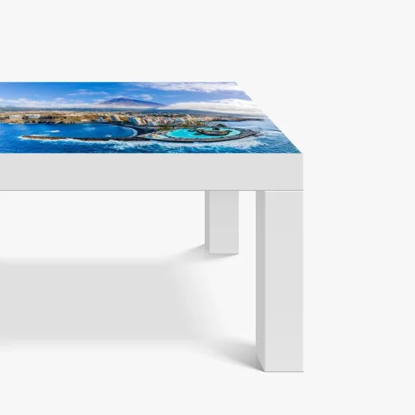 Naklejka na biurko i stół mglista góra z urwiskiem i sosnowym lasem – Wallissimo®