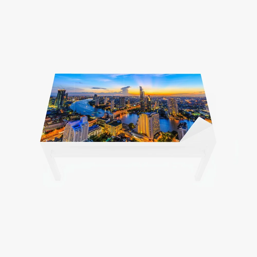 Naklejka na biurko i stół tętniąca życiem panorama miasta o zmierzchu – Wallissimo® Naklejka na biurko i stół tętniąca życiem panorama miasta o zmierzchu – Wallissimo®