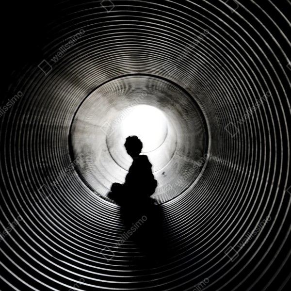 Naklejka repozycjonowalna sylwetka w spiralnym tunelu – Wallissimo® Naklejka repozycjonowalna sylwetka w spiralnym tunelu – Wallissimo®