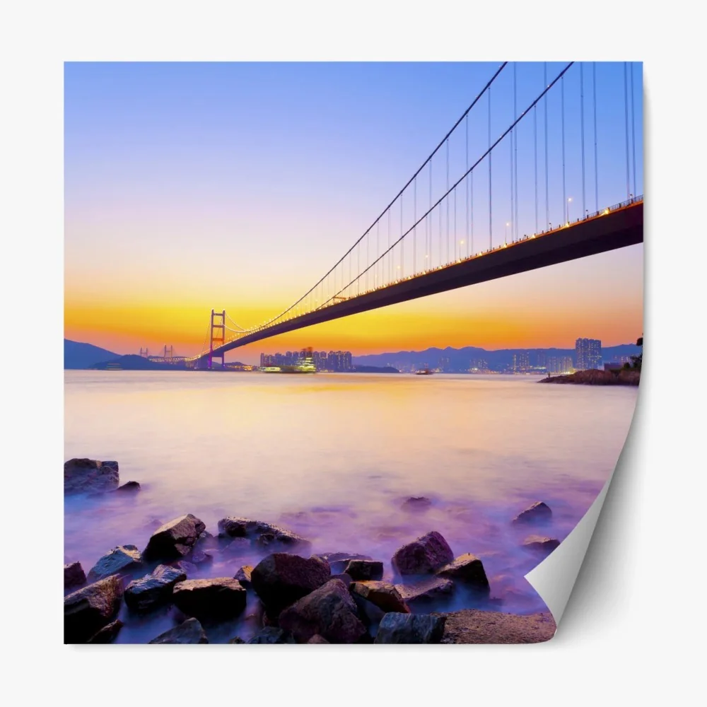 Naklejka repozycjonowalna złoty zachód słońca nad mostem wiszącym – Wallissimo® Naklejka repozycjonowalna złoty zachód słońca nad mostem wiszącym – Wallissimo®