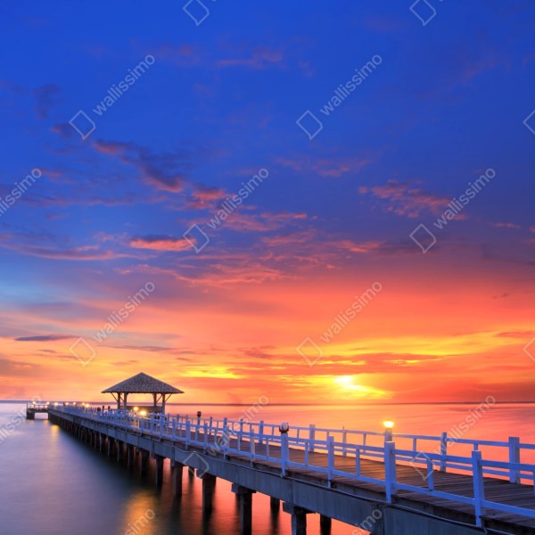 Naklejka repozycjonowalna molo o zachodzie słońca nad plażą – Wallissimo® Naklejka repozycjonowalna molo o zachodzie słońca nad plażą – Wallissimo®