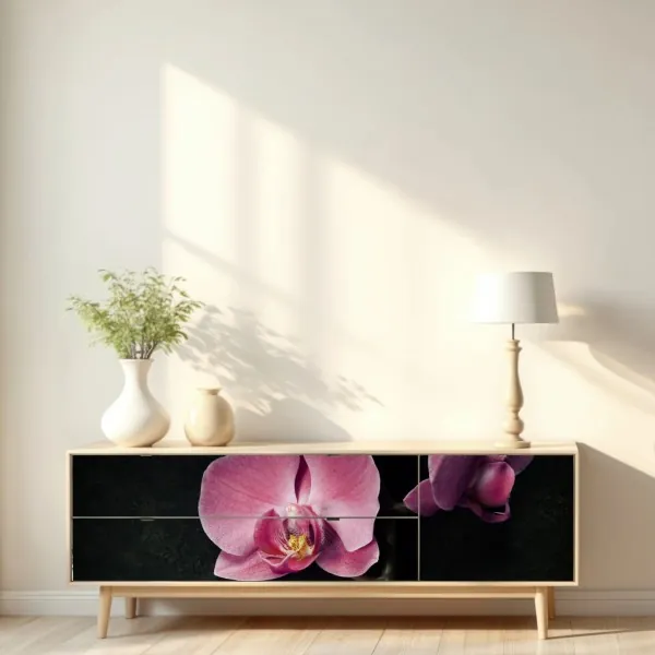 Naklejka repozycjonowalna różowy storczyk na ciemnym tle w stylu vintage – Wallissimo® Naklejka repozycjonowalna różowy storczyk na ciemnym tle w stylu vintage – Wallissimo®