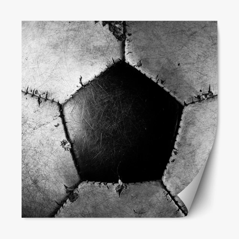 Naklejka repozycjonowalna zniszczona piłka nożna - zbliżenie – Wallissimo® Naklejka repozycjonowalna zniszczona piłka nożna - zbliżenie – Wallissimo®