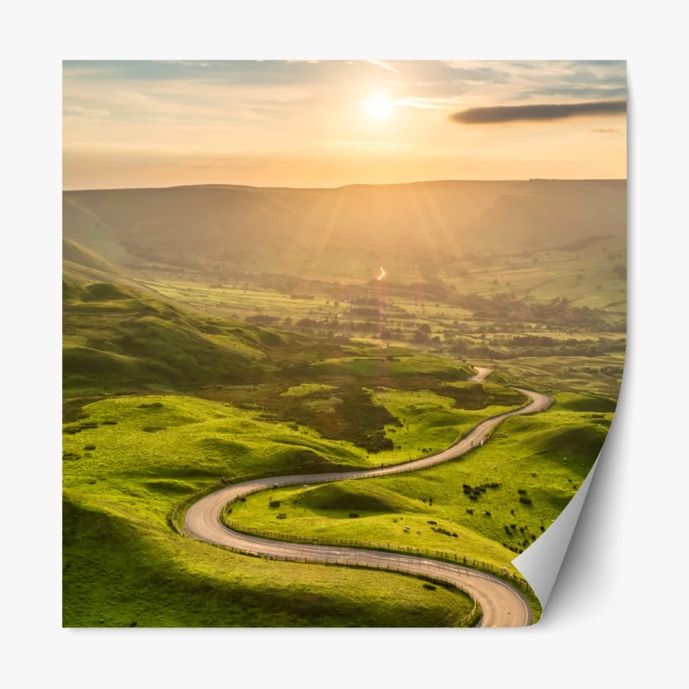 Naklejka repozycjonowalna złoty zachód słońca nad krętą wiejską drogą – Wallissimo® Naklejka repozycjonowalna złoty zachód słońca nad krętą wiejską drogą – Wallissimo®