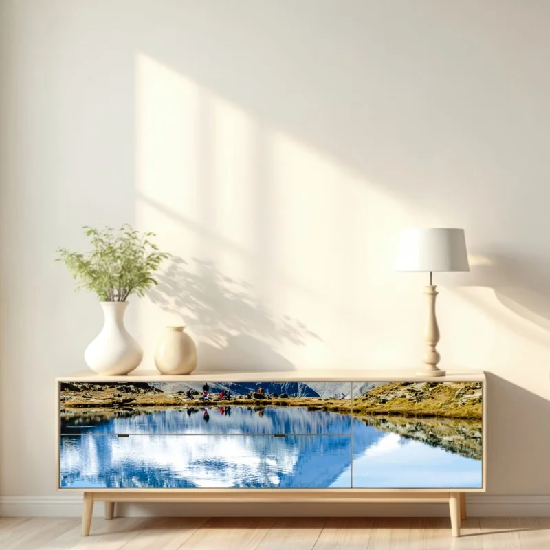 Naklejka repozycjonowalna majestatyczny Matterhorn odbity w alpejskim jeziorze – Wallissimo® Naklejka repozycjonowalna majestatyczny Matterhorn odbity w alpejskim jeziorze – Wallissimo®