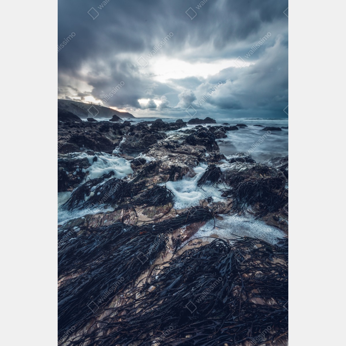 Naklejka repozycjonowalna nastrojowe skaliste wybrzeże o zmierzchu – Wallissimo® Naklejka repozycjonowalna nastrojowe skaliste wybrzeże o zmierzchu – Wallissimo®