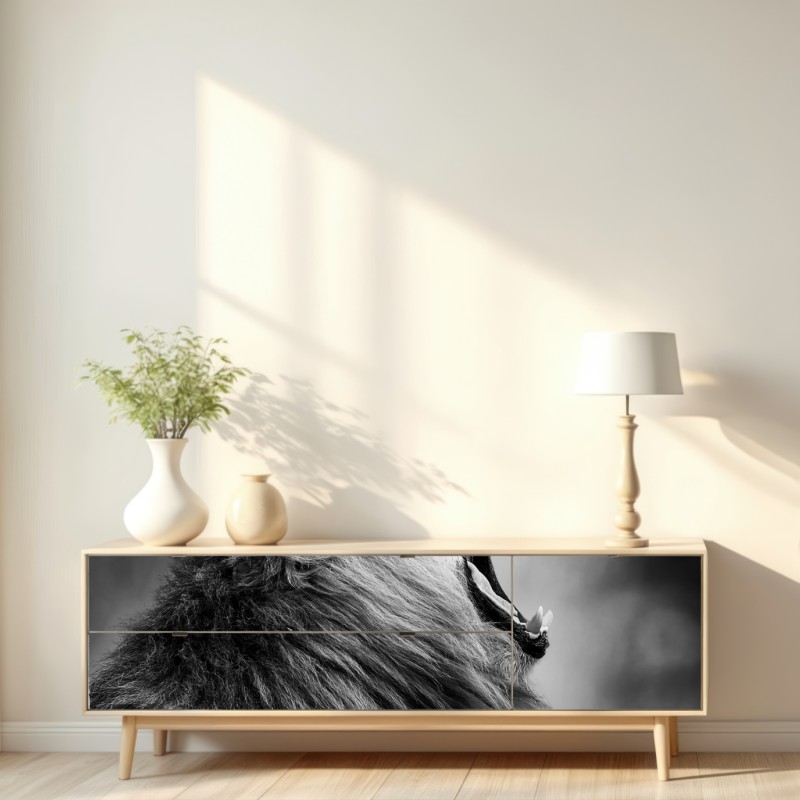 Naklejka repozycjonowalna majestatyczny ryczący lew w monochromie – Wallissimo® Naklejka repozycjonowalna majestatyczny ryczący lew w monochromie – Wallissimo®