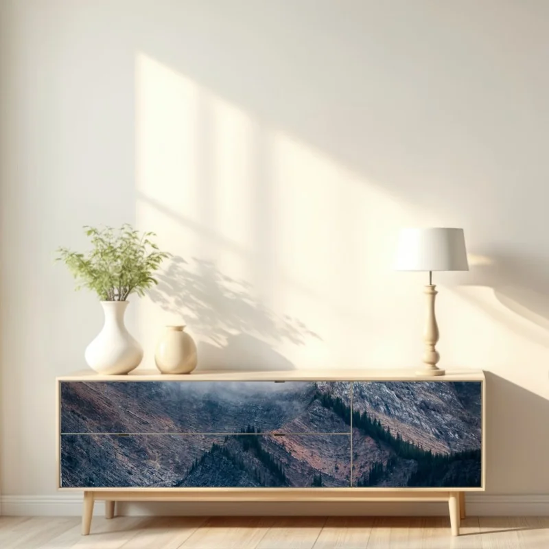 Naklejka repozycjonowalna dramatyczny alpejski szczyt we mgle – Wallissimo® Naklejka repozycjonowalna dramatyczny alpejski szczyt we mgle – Wallissimo®