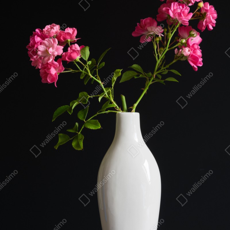 Naklejka repozycjonowalna róże w białej wazie – Wallissimo® Naklejka repozycjonowalna róże w białej wazie – Wallissimo®