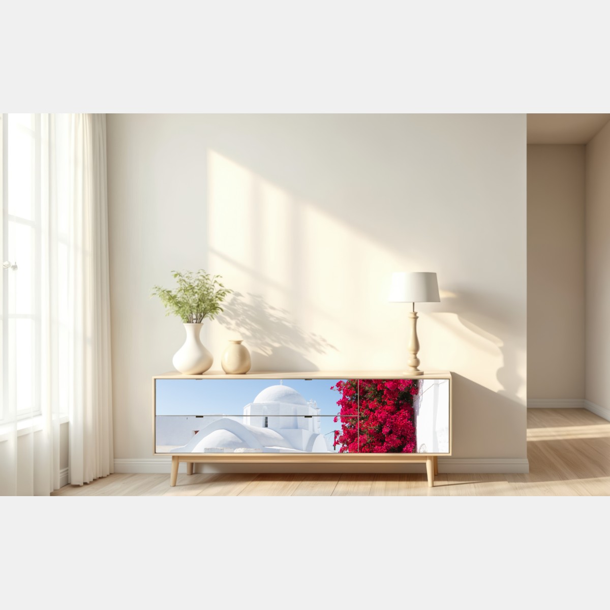 Naklejka repozycjonowalna słoneczna ulica wyspy z bujną bugenwillą – Wallissimo® Naklejka repozycjonowalna słoneczna ulica wyspy z bujną bugenwillą – Wallissimo®