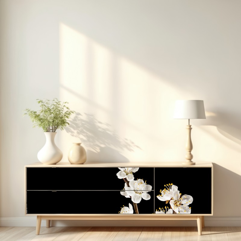 Naklejka repozycjonowalna delikatna gałązka kwitnącej moreli na czarnym tle – Wallissimo® Naklejka repozycjonowalna delikatna gałązka kwitnącej moreli na czarnym tle – Wallissimo®