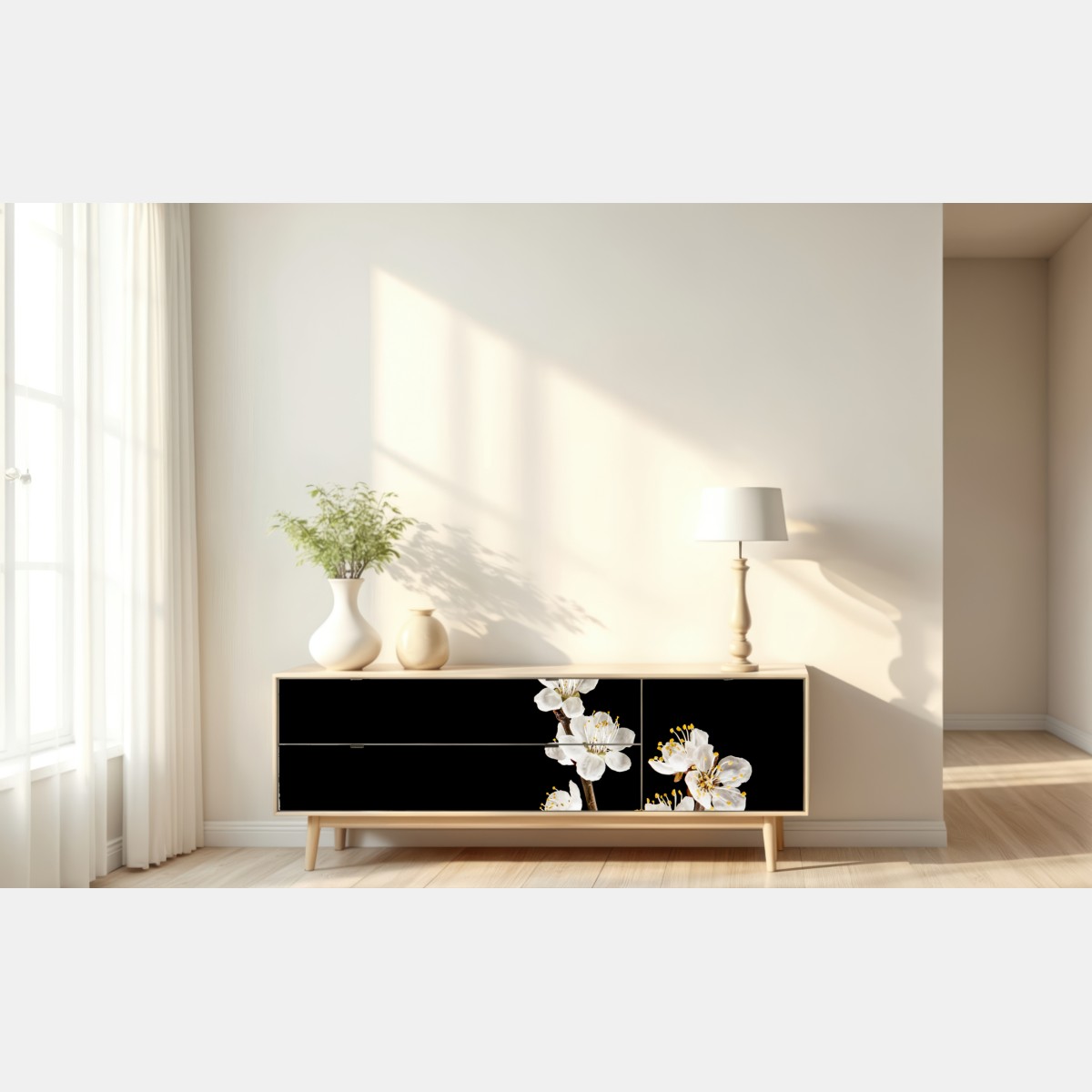 Naklejka repozycjonowalna delikatna gałązka kwitnącej moreli na czarnym tle – Wallissimo® Naklejka repozycjonowalna delikatna gałązka kwitnącej moreli na czarnym tle – Wallissimo®