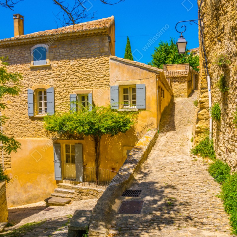 Naklejka repozycjonowalna słoneczna kamienna uliczka – Wallissimo® Naklejka repozycjonowalna słoneczna kamienna uliczka – Wallissimo®