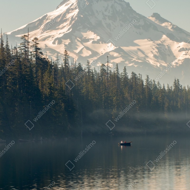 Naklejka repozycjonowalna śnieżna góra nad spokojnym jeziorem – Wallissimo® Naklejka repozycjonowalna śnieżna góra nad spokojnym jeziorem – Wallissimo®
