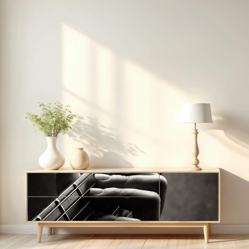 Naklejka repozycjonowalna zbliżenie dłoni gitarzysty na gryfie – Wallissimo® Naklejka repozycjonowalna zbliżenie dłoni gitarzysty na gryfie – Wallissimo®