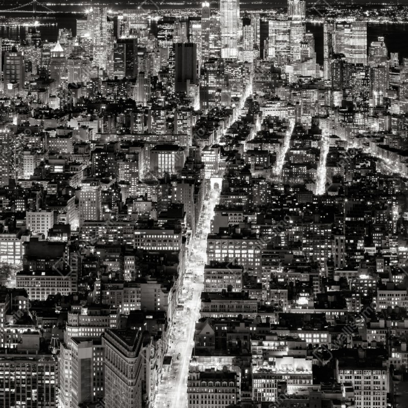 Naklejka repozycjonowalna monochromatyczna panorama miasta nocą – Wallissimo® Naklejka repozycjonowalna monochromatyczna panorama miasta nocą – Wallissimo®