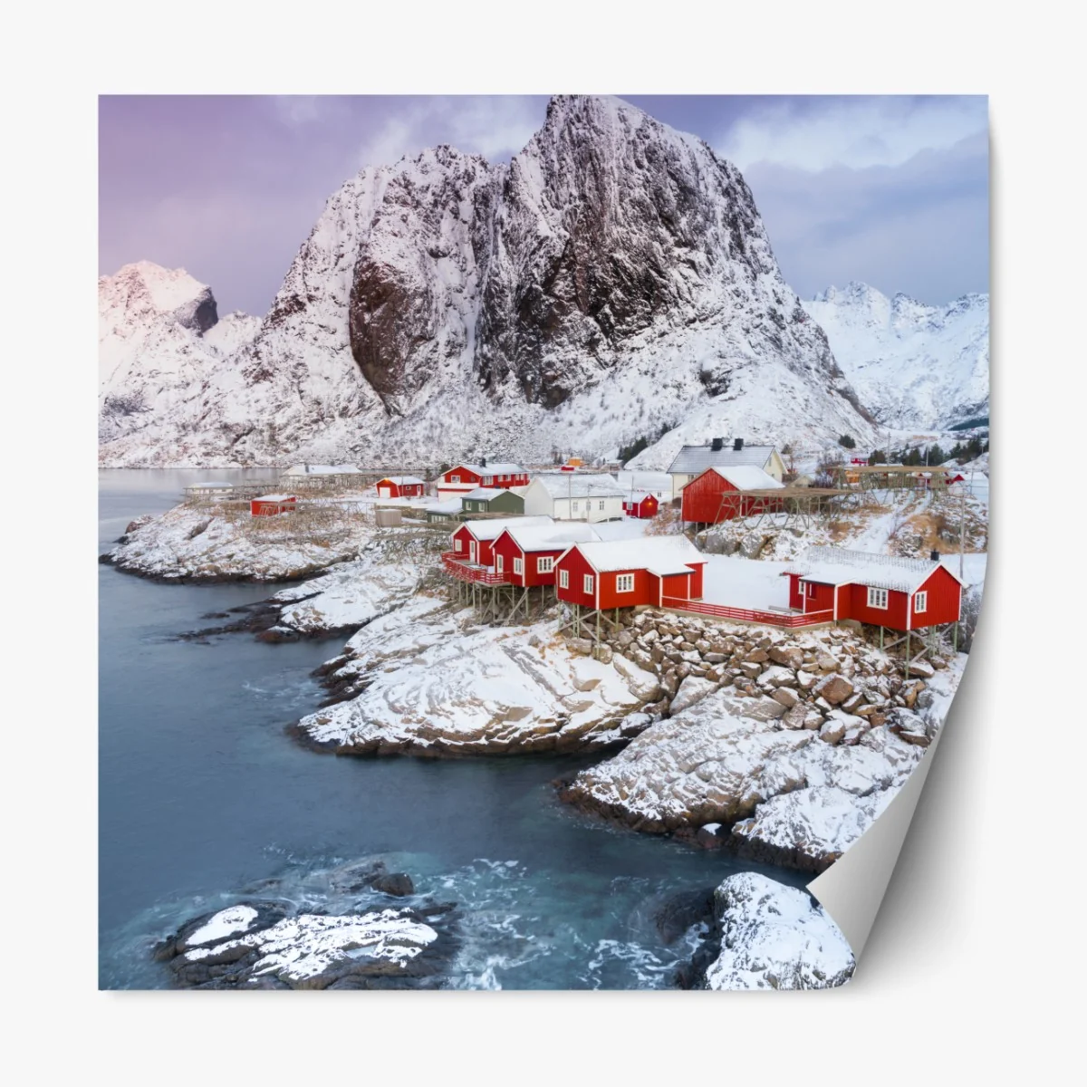 Naklejka repozycjonowalna czerwone domki nad zaśnieżoną górą – Wallissimo® Naklejka repozycjonowalna czerwone domki nad zaśnieżoną górą – Wallissimo®