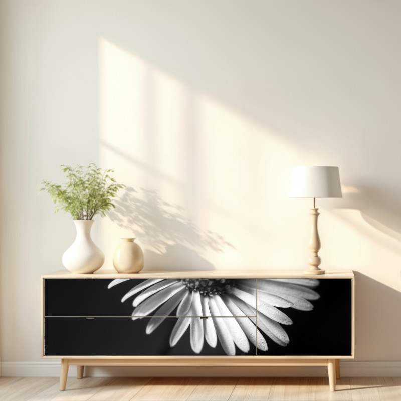 Naklejka repozycjonowalna monochromatyczna stokrotka w zbliżeniu – Wallissimo® Naklejka repozycjonowalna monochromatyczna stokrotka w zbliżeniu – Wallissimo®