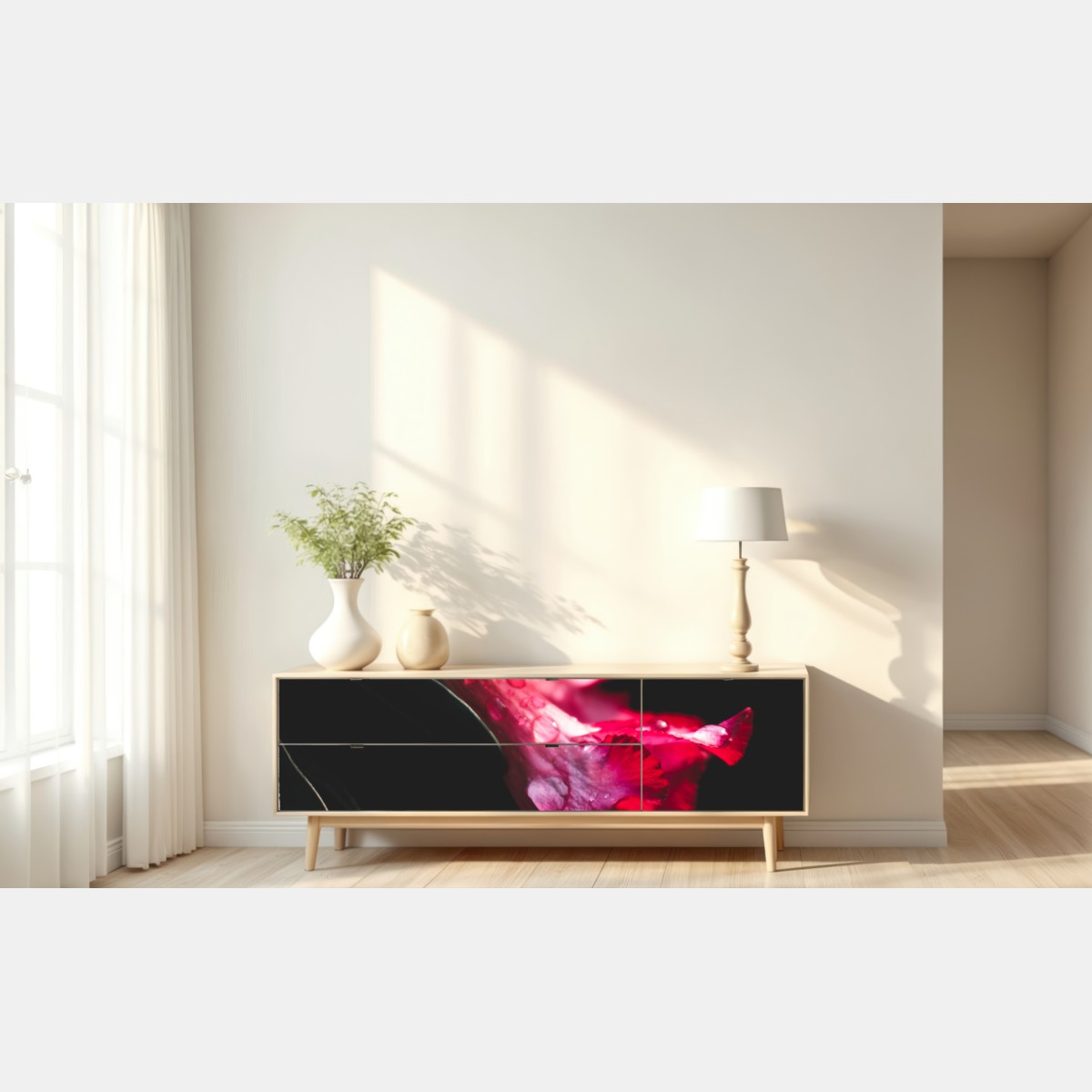 Naklejka repozycjonowalna różowy kwiat trąbkowy z kroplami rosy – Wallissimo® Naklejka repozycjonowalna różowy kwiat trąbkowy z kroplami rosy – Wallissimo®