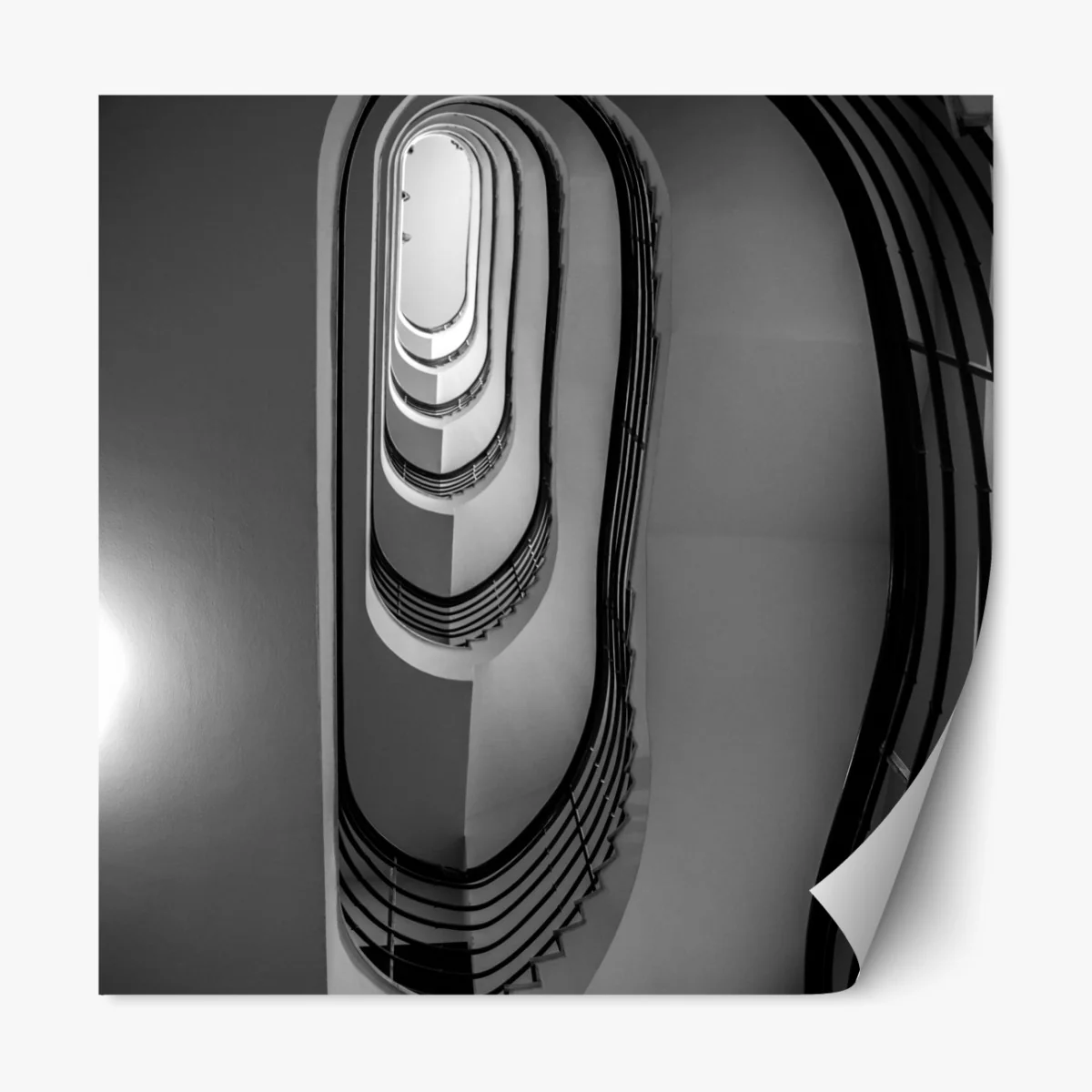 Naklejka repozycjonowalna spiralne schody w perspektywie czarno-białe – Wallissimo® Naklejka repozycjonowalna spiralne schody w perspektywie czarno-białe – Wallissimo®