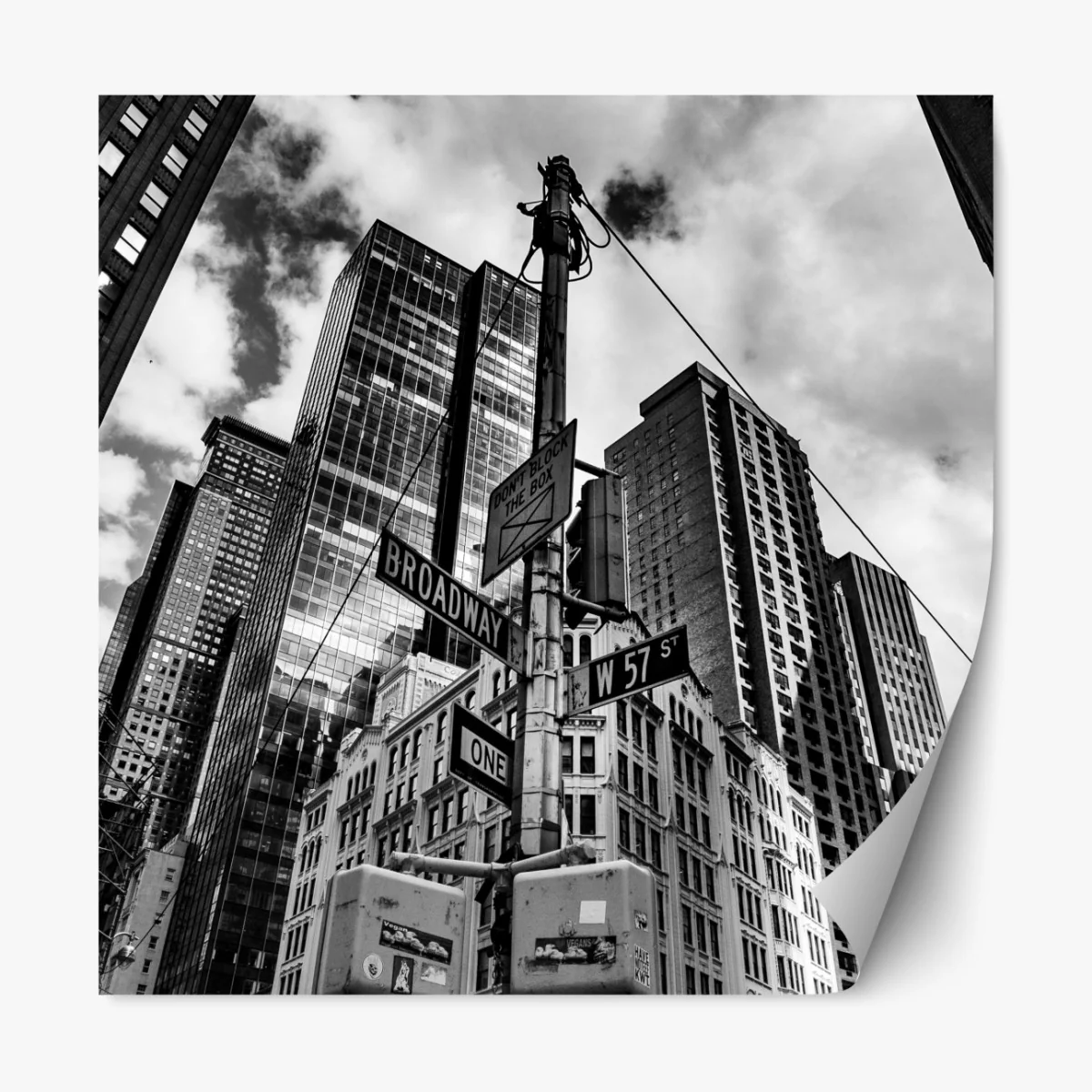 Naklejka repozycjonowalna Broadway i W 57 St — miejska panorama w czerni i bieli – Wallissimo® Naklejka repozycjonowalna Broadway i W 57 St — miejska panorama w czerni i bieli – Wallissimo®