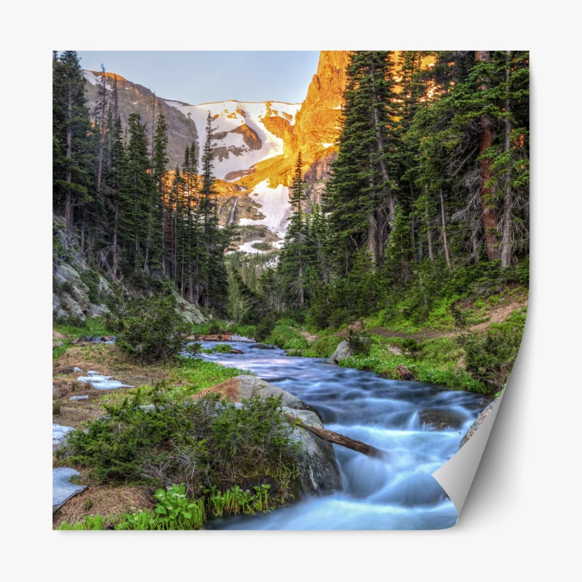 Naklejka repozycjonowalna złoty szczyt nad alpejskim potokiem – Wallissimo® Naklejka repozycjonowalna złoty szczyt nad alpejskim potokiem – Wallissimo®