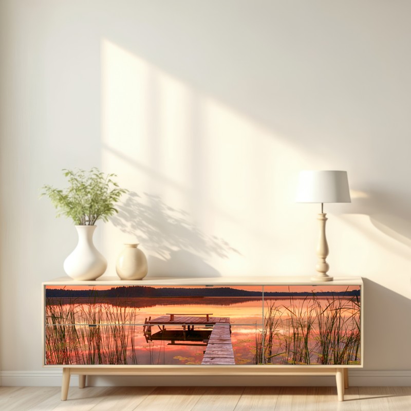 Naklejka repozycjonowalna wschód słońca nad spokojnym jeziorem – Wallissimo® Naklejka repozycjonowalna wschód słońca nad spokojnym jeziorem – Wallissimo®