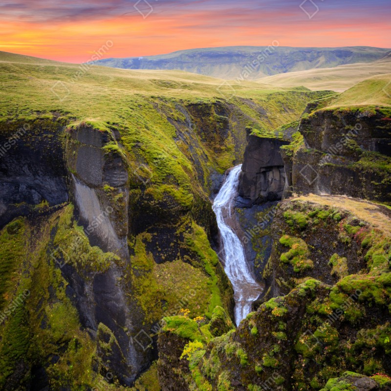 Naklejka repozycjonowalna Fjadrargljufur kanion o zachodzie słońca – Wallissimo® Naklejka repozycjonowalna Fjadrargljufur kanion o zachodzie słońca – Wallissimo®