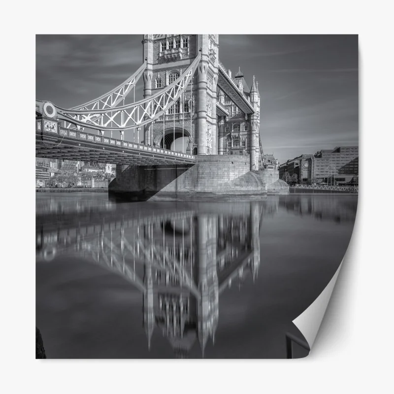 Naklejka repozycjonowalna Tower Bridge odbicie w odcieniach szarości