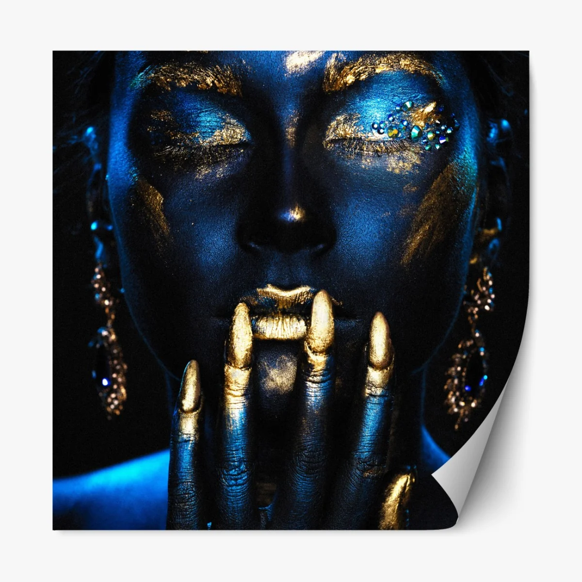 Naklejka repozycjonowalna mistyczny portret w złocie i błękicie – Wallissimo® Naklejka repozycjonowalna mistyczny portret w złocie i błękicie – Wallissimo®