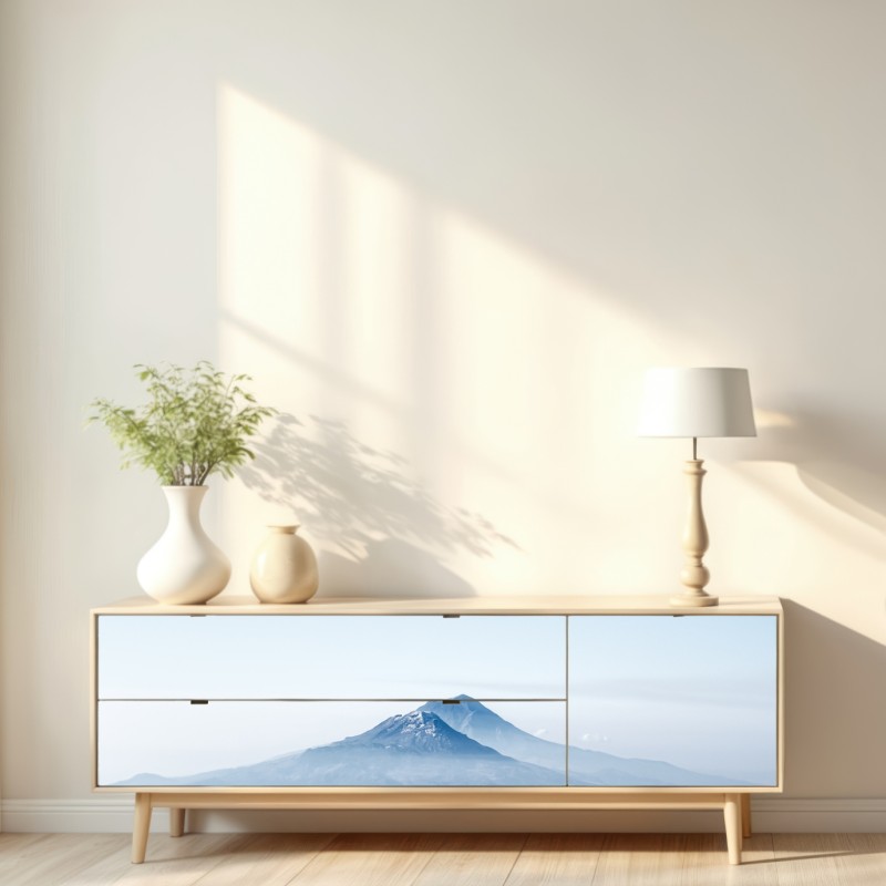 Naklejka repozycjonowalna mglisty niebieski szczyt górski – Wallissimo® Naklejka repozycjonowalna mglisty niebieski szczyt górski – Wallissimo®