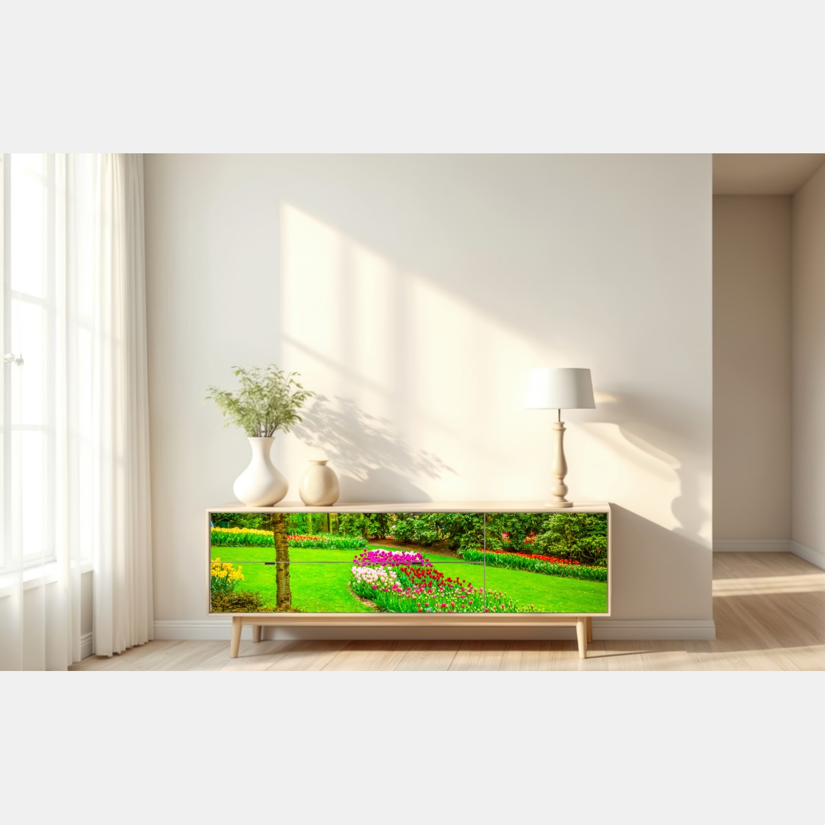 Naklejka repozycjonowalna wiosenny ogród w rozkwicie: tulipany i kwiat wiśni – Wallissimo® Naklejka repozycjonowalna wiosenny ogród w rozkwicie: tulipany i kwiat wiśni – Wallissimo®