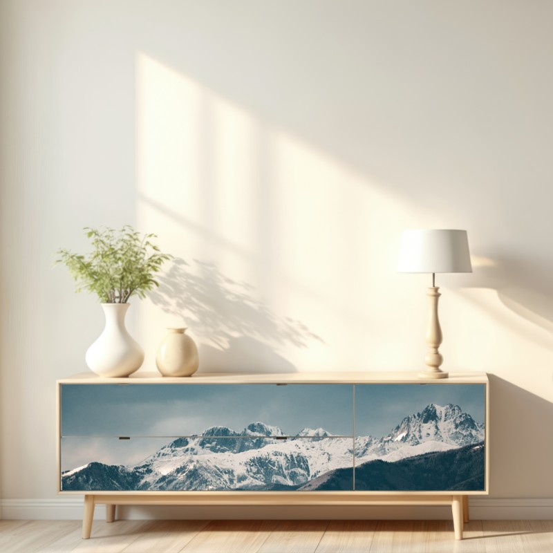 Naklejka repozycjonowalna wydmy pustyni pod zaśnieżonymi szczytami – Wallissimo® Naklejka repozycjonowalna wydmy pustyni pod zaśnieżonymi szczytami – Wallissimo®