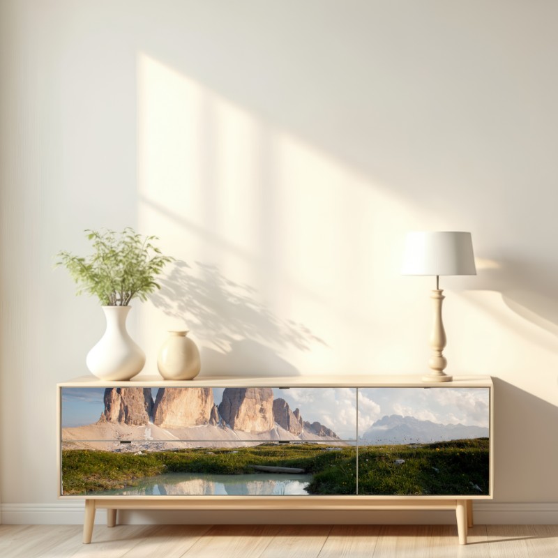 Naklejka repozycjonowalna słoneczne alpejskie szczyty odbite w spokojnym jeziorze – Wallissimo® Naklejka repozycjonowalna słoneczne alpejskie szczyty odbite w spokojnym jeziorze – Wallissimo®