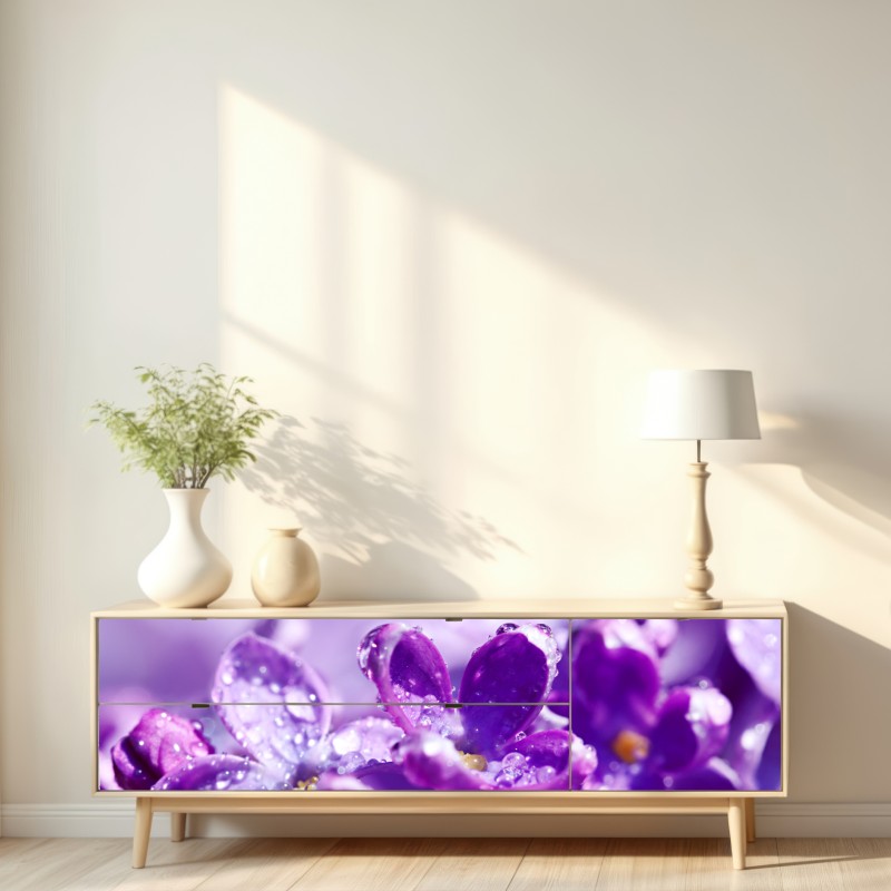 Naklejka repozycjonowalna fioletowy bez z kroplami rosy – Wallissimo® Naklejka repozycjonowalna fioletowy bez z kroplami rosy – Wallissimo®