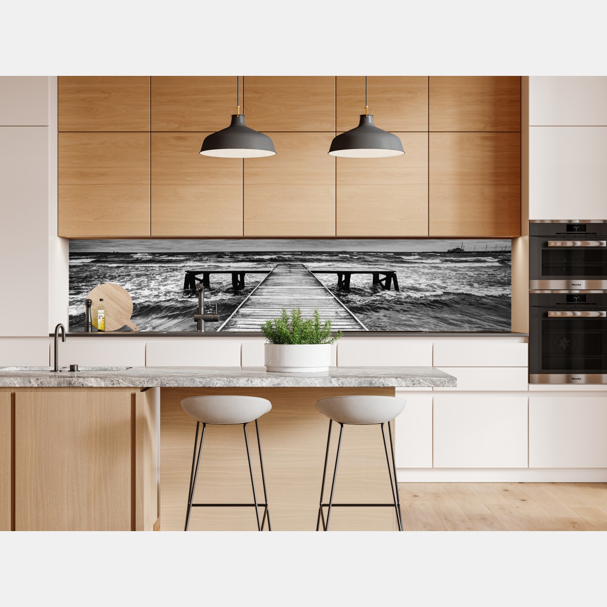 Naklejka repozycjonowalna dramatyczne czarno-białe molo prowadzące w burzliwe morze – Wallissimo® Naklejka repozycjonowalna dramatyczne czarno-białe molo prowadzące w burzliwe morze – Wallissimo®