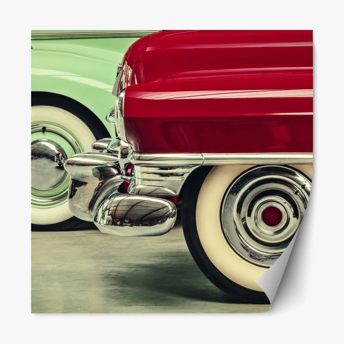 Naklejka repozycjonowalna zbliżenie klasycznych samochodów w czerwieni i mięcie – Wallissimo® Naklejka repozycjonowalna zbliżenie klasycznych samochodów w czerwieni i mięcie – Wallissimo®